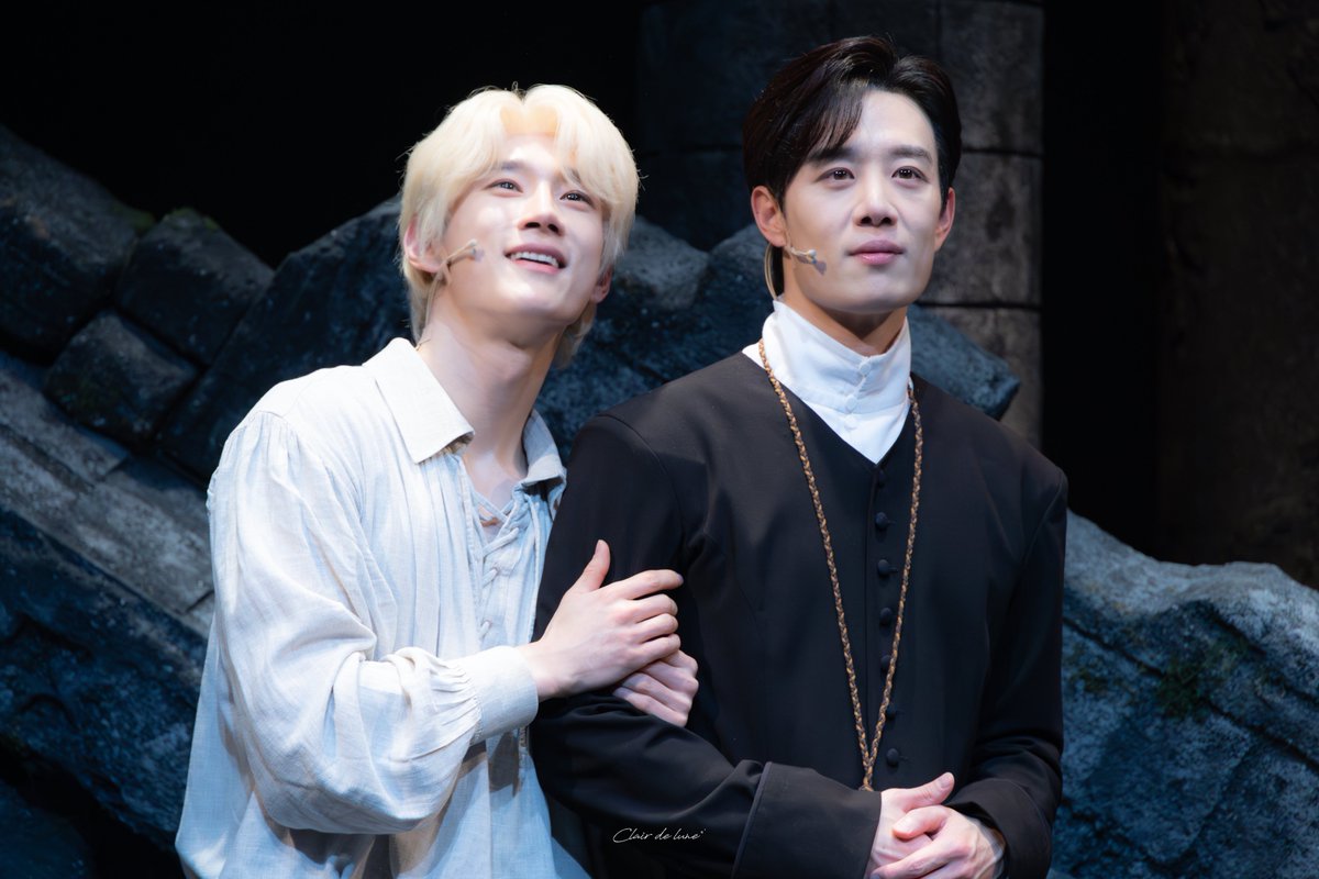 260130 뮤지컬 < 나르치스와 골드문트 >
YES24 마리아브론 전관 포토타임

나르치스 ㅣ #최호승 배우님
골드문트 ㅣ #김서환 배우님