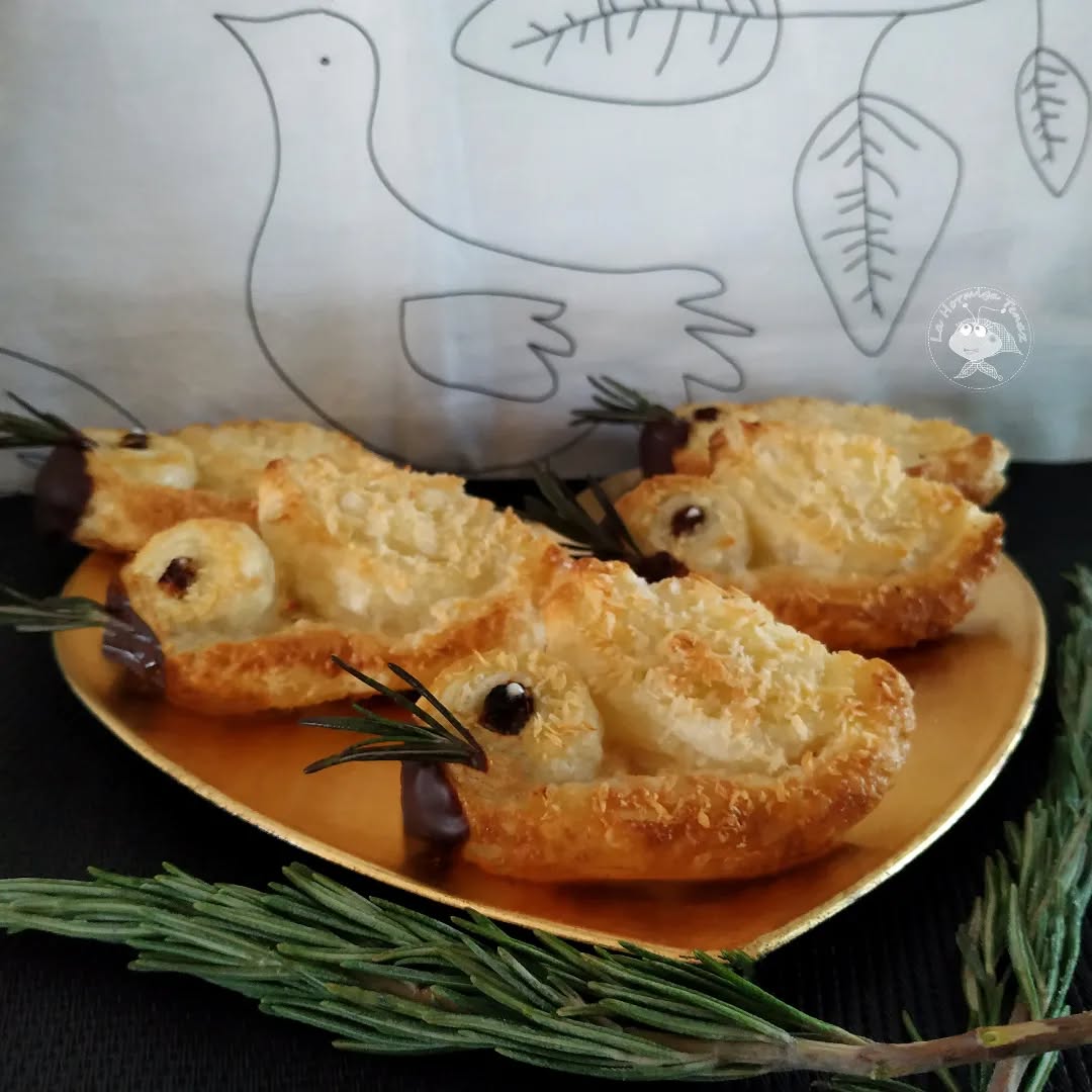 PALOMAS DE HOJALDRE🕊️
Stop ⛔ a los enfados 😠. Que haya ➕ tolerancia,  respeto,  igualdad no discriminación de género o racial 🧕🏻👦🏿🧒🏾.
Deseo que todos los días 🌄 sea el día de la paz 🕊️☮️🤍 en el 🌍 !!

#hojaldres #hojaldre #hojaldredechocolate #palomas #díadelapaz