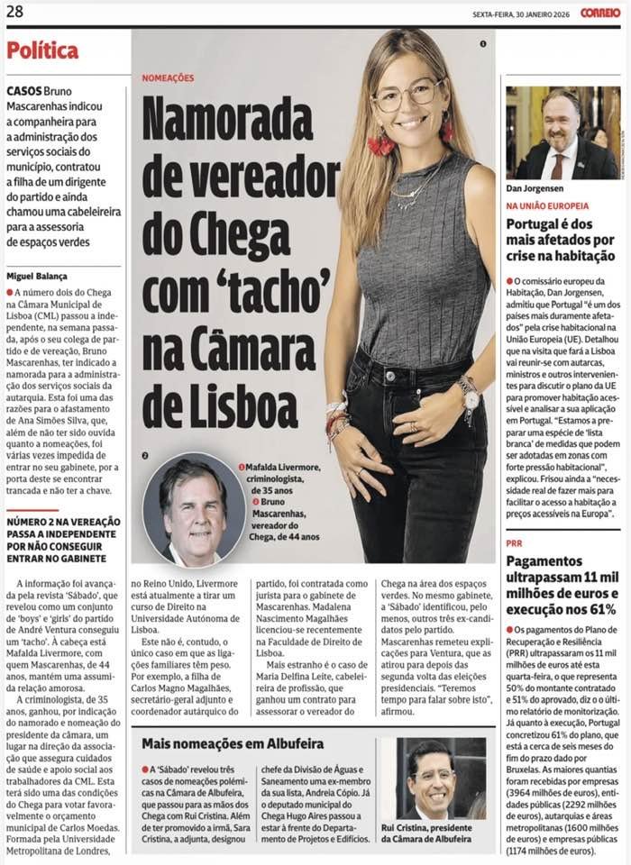 AndreCAVentura's tweet photo. Acabar com os tachos, dizem eles.

Uma cabeleireira como assessora de espaços verdes? Será que vamos ter os arbustos mais bem aparados? https://t.co/4Vdd9fJKOb