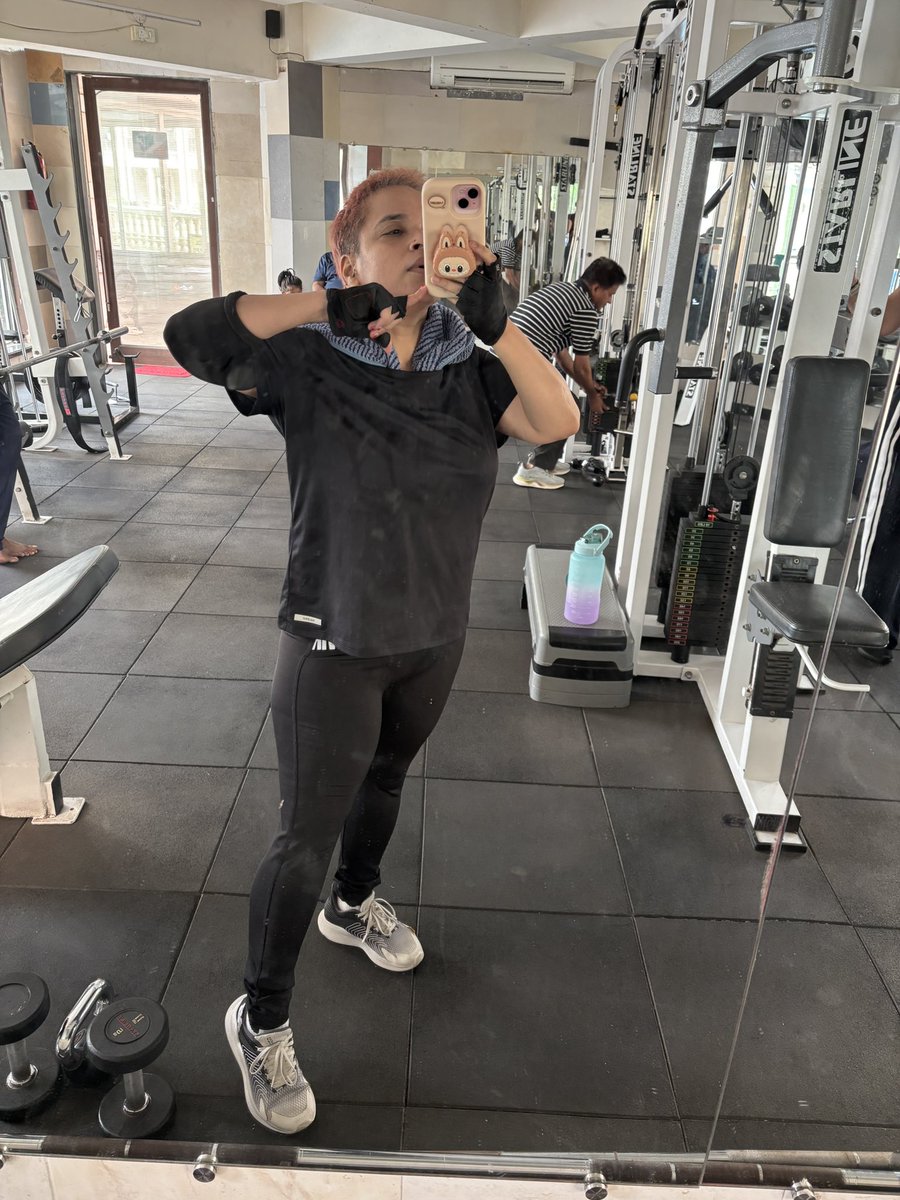 GalOutOfControl's tweet photo. Samjhe 🤭 #week52 of 💪🏻 https://t.co/rTGitLHneb