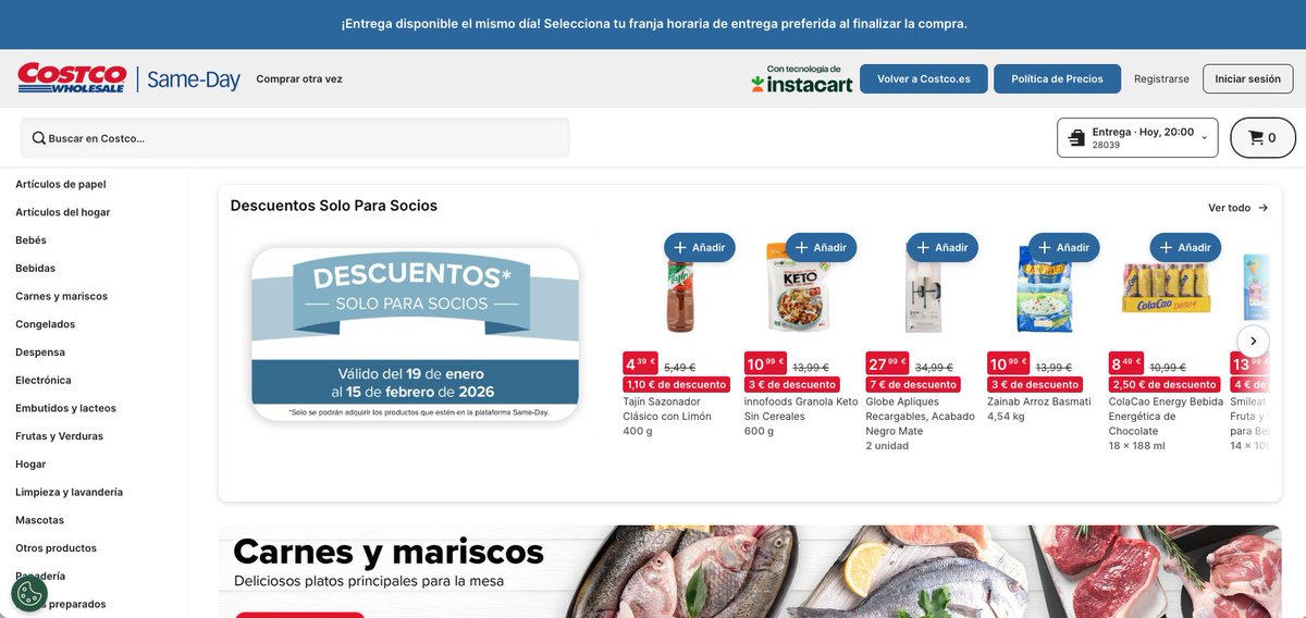 AlfonsoCSuarez's tweet photo. Costco cambia las reglas del juego en España y lanza la venta online con entrega en el día📦🚨

Se acabó la excursión del sábado y las colas infinitas (pero tiene letra pequeña).

✅ Lo bueno:

- Entrega el mismo día.
- Mismos precios que en el almacén.
- Te ahorras cargar con los packs de 24 tomates, los sacos de arroz o los kilos y kilos de pollo.

❌ La letra pequeña:

- Solo Madrid, Sevilla, Bilbao y Zaragoza.
- Sigues necesitando ser socio (30 euros al año).
- Se cobra una "tarifa de servicio" por gestión.
- Compra mínima de 35 euros.

🤔 ¿Merece la pena? Si ya eres socio y vives en estas ciudades, es un salvavidas para evitar el caos del fin de semana. Y si no eres socio, puede ser la excusa perfecta para serlo y que te manden todo a casa.

¿Te gusta el Costco y los productos que ofrece? 👇