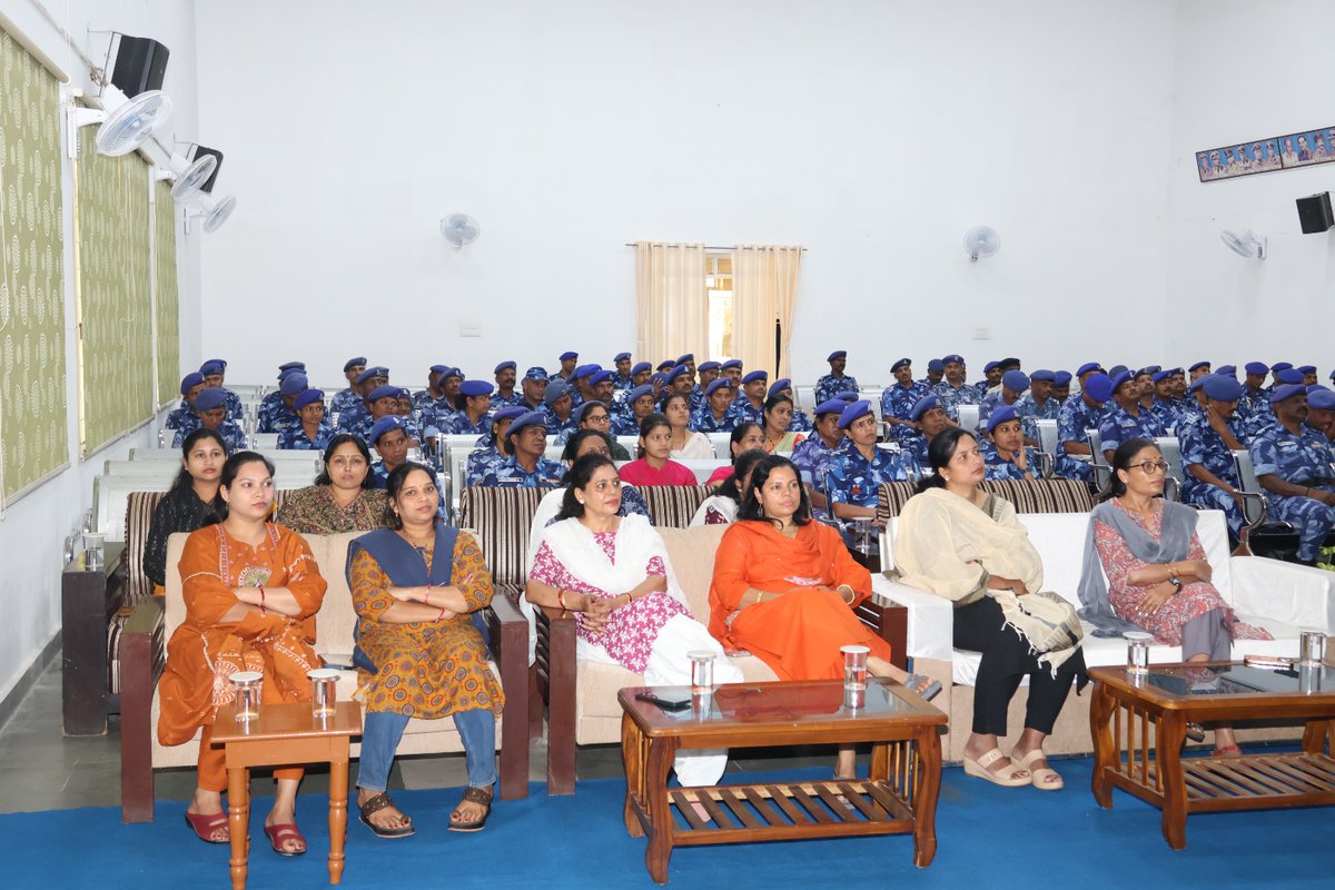 RCWA99RAF's tweet photo. A lecture on“Geriatric Care of Senior Citizens”organised on 30/1/26 by RCWA 99RAF. Dr Jagan Mohan,CMO OG, highlighted the importance of geriatric care, emphasizing that caring for elderly is crucial for their well-being&amp;quality of life,Promoted health&amp;support for senior citizens. https://t.co/euqLk53mEt