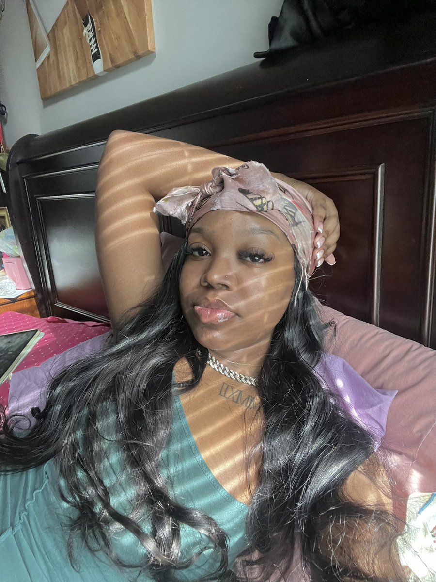 trybuggy_'s tweet image. Friday looks good on me. 💋