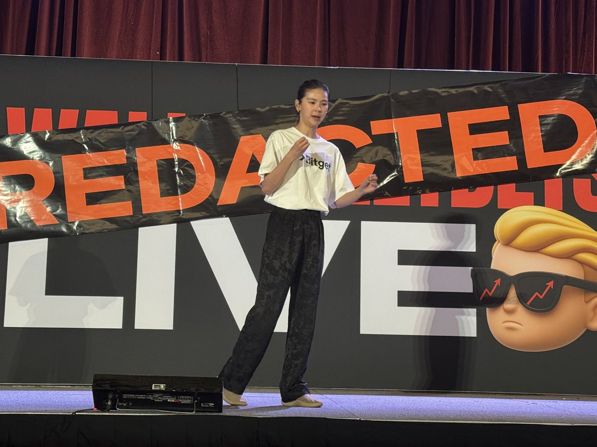 Kyle_ARS's tweet photo. 在Miami @Redacted_events蹲到 @GracyBitget！Gracy姐姐非常有亲和力！开场西语问候（非常Miami🤣），还开放了很长时间的Q&amp;A环节。我第一个问了Bitget在🇺🇸未来的合规计划，期待未来更多好用的华人交易所可以冲进欧美市场🙏 https://t.co/obMN36WxWG