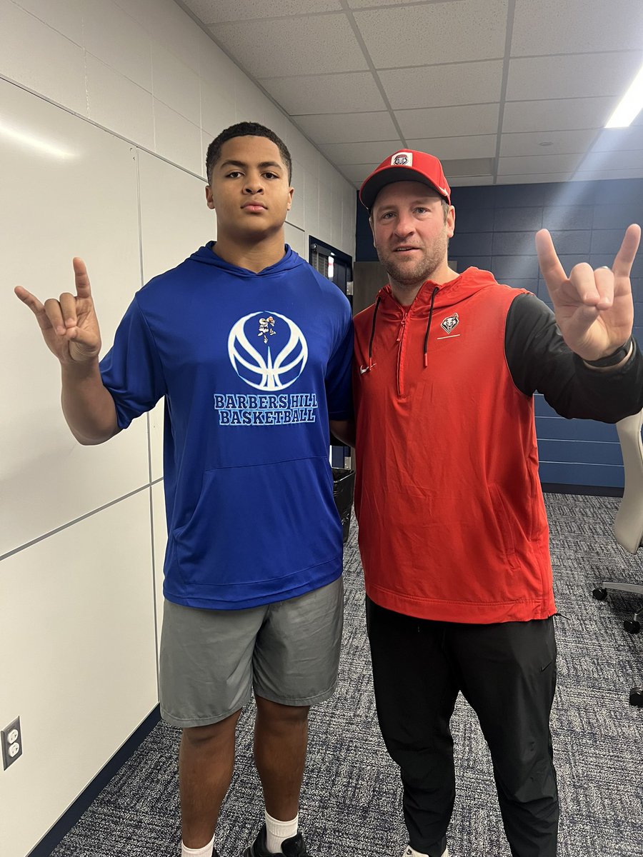 Raiden255499's tweet photo. After a conversation with @CoachBignell I am blessed to receive a offer from @UNMLoboFB 
@CoachCNelson1 @ReactSports1 @BHEagleFootball https://t.co/qPsUxm3Kf5