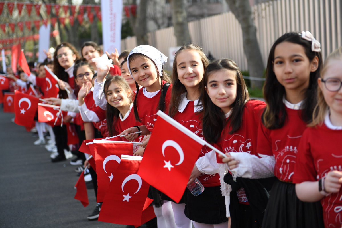 Sevgili Öğrencilerimiz, Kıymetli Velilerimiz;
#İstiklalBayraklaİstikbalMaarifle diyerek Bakanımız Sn. <a href="/Yusuf__Tekin/">Yusuf Tekin</a>’in öncülüğünde 2025-2026 Eğitim Öğretim Yılının ikinci Dönemine, “Bayrak Sevgisi” Temasıyla Başlıyoruz. 🔔
Bayrağımızla birlikte omuz omuza yürümeye deva edeceğiz🇹🇷