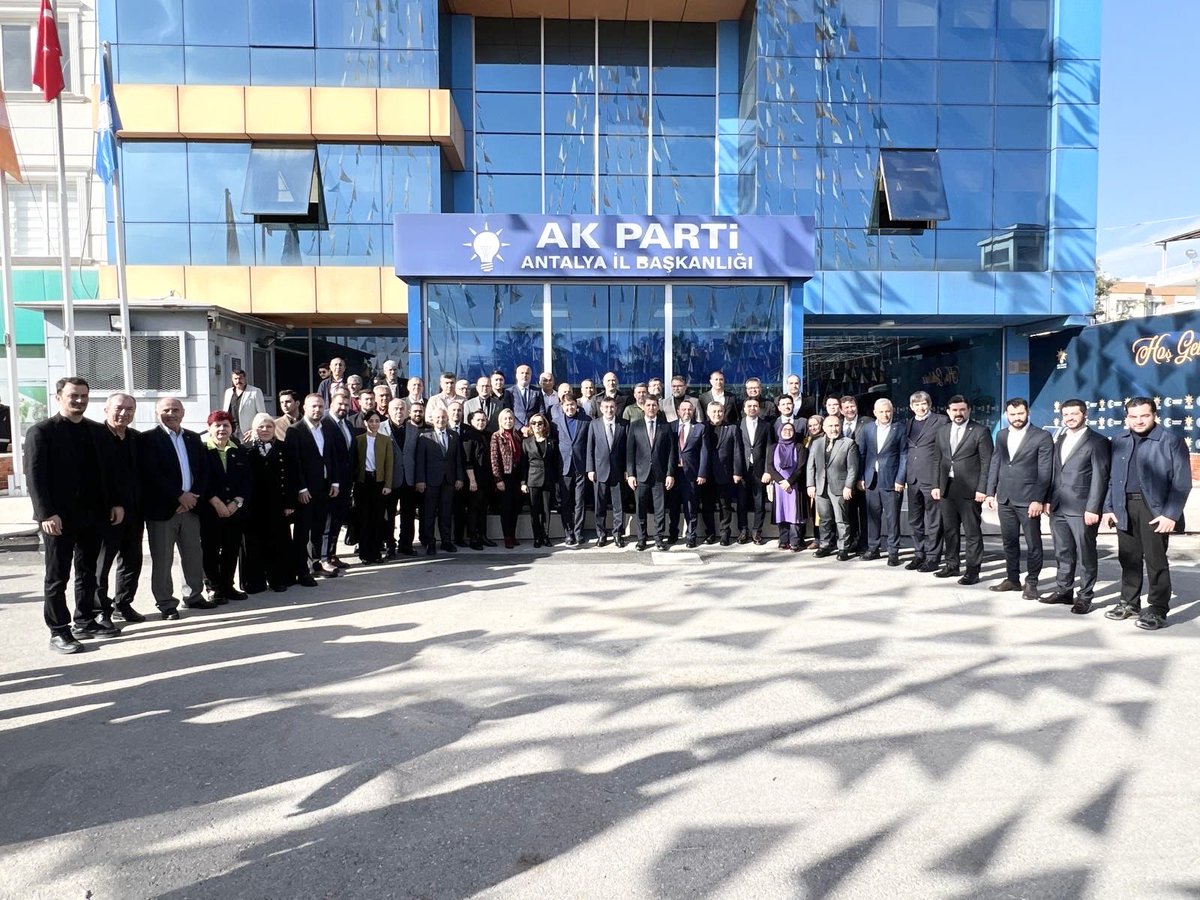 avyunusgunal's tweet photo. Cumhurbaşkanı Yardımcımız Cevdet Yılmaz’ı il binamızda ağırladık, gündemi değerlendirdik. https://t.co/zqEH58Cay2