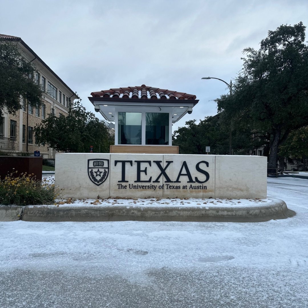 UTAustinOEM's tweet photo. ❄️ Cold Weather Reminder ❄️
Ice may be gone, but below‑freezing temps return this weekend. Remember the 4 Ps of winter weather:
👥 People
🐾 Pets
🚰 Pipes
🌱 Plants
Drip faucets, restock supplies, and stay safe.
#UTReady #CampusSafety https://t.co/NQmmUn1m0E