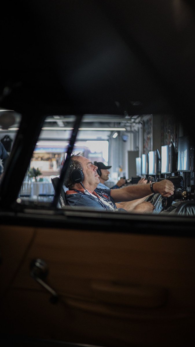 SimStaff tweet media