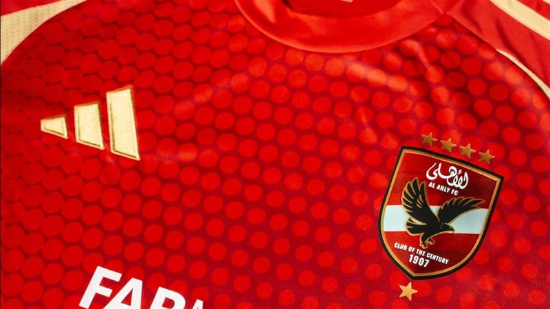 عاجل.. رغم الاحتراف الخارجي.. نجم الأهلي يجدد تعاقده مع الفريق 