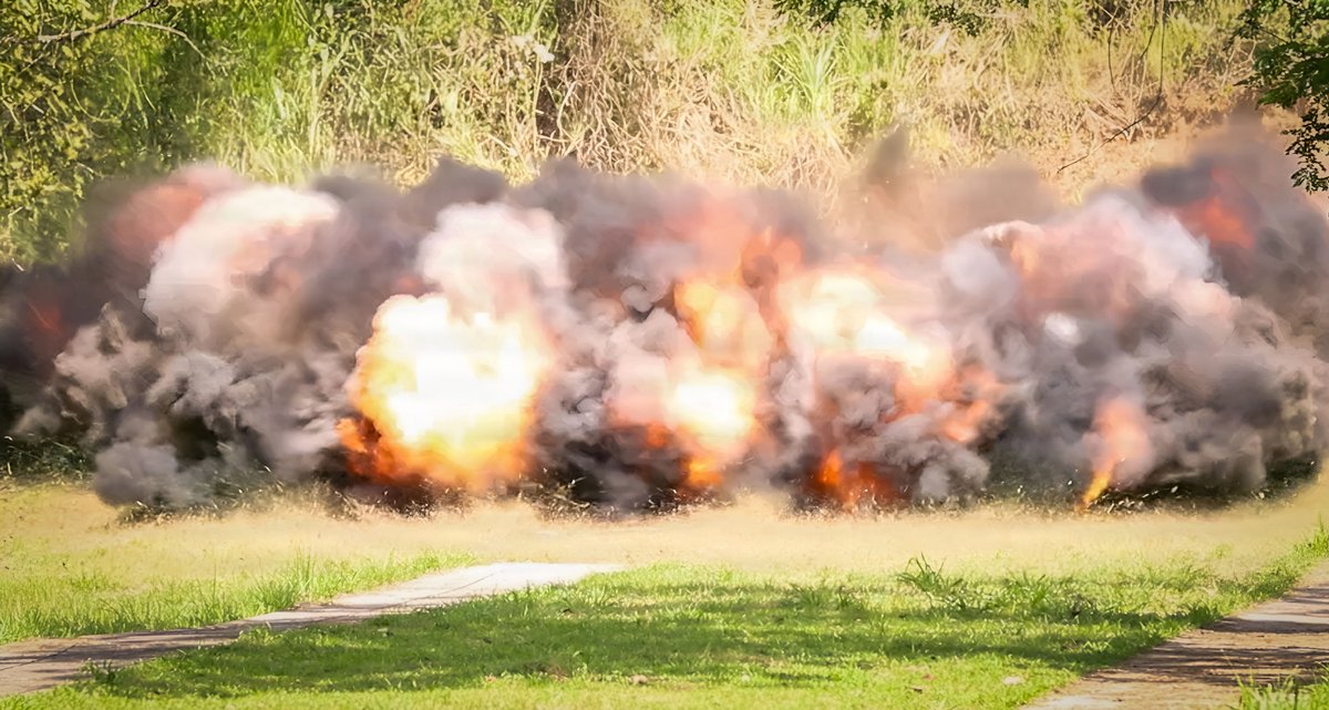 MARFORSOUTH's tweet photo. U.S. Marines conduct combat engineer training with the Infantería de Marina de Panamá during live explosive demonstrations in Panama, Jan. 22, 2026. #USMC #PartnerForces #Readiness https://t.co/99kkOzzZa9