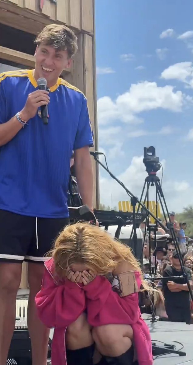 se puede ver el segundo a segundo de como angela cae en la situacion