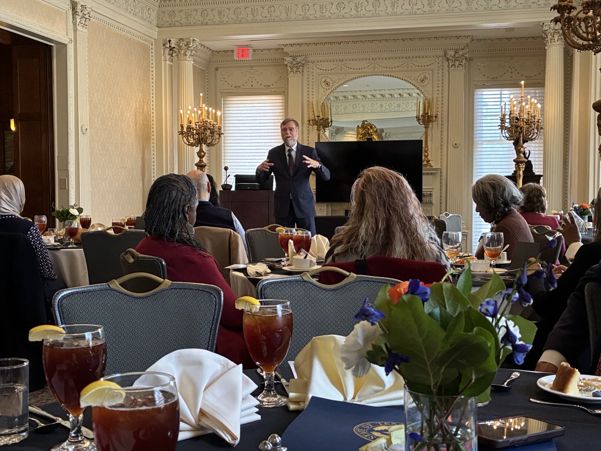 utmbhealth's tweet image. Dr. Antonio Bianco @Bianco_Lab, Dean of the John Sealy School of Medicine @utmb_jssom and UTMB’s Chief Research Officer, led an engaging conversation on thyroid health for our Community Connections event. Stay tuned for details on our next event on Feb. 13.