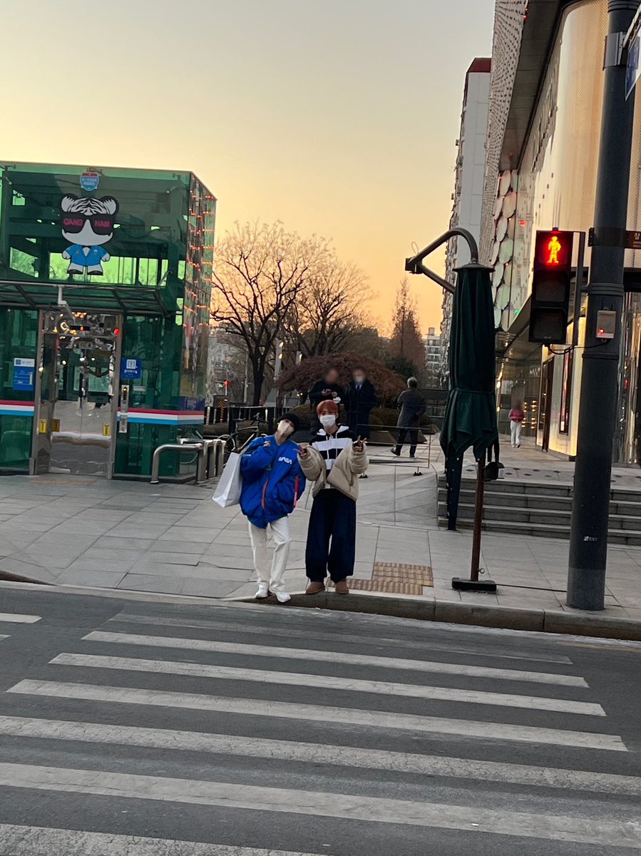 jeonghannisms's tweet photo. 230131 😇🌻🦖

3 years ago, dino randomly found jeonghan and dokyeom on the street 😭 https://t.co/HAh3jAEkCv