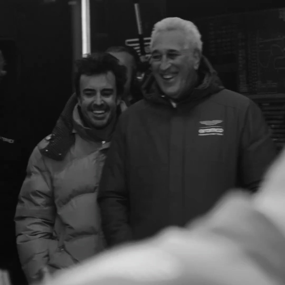 NanoGrifo's tweet image. Como dijo el sabio meculean: "Dicen que nunca hay que fijarse en los cronómetros, sino en las caras que hay en los garajes de los equipos"