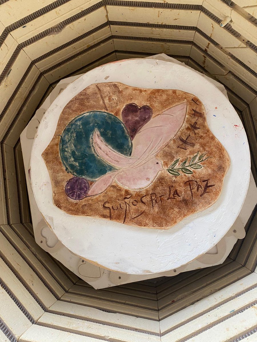 CPEEEJeanPiaget's tweet photo. #tallerdecerámica
alumnado de #PFTVAL
piezas obsequio para #ProyectoIntercentros #GUIÑOSPORLAPAZ 🕊️
#actividadesmolonas
#Veodiversidad
#centrosmolones
#centrosqueenamoran
🫂🫂🫂🫂🫂
@MariaJoseBaza
@MC_CastilloMena
@EASDValDelOmar https://t.co/GWPKtqW9t5