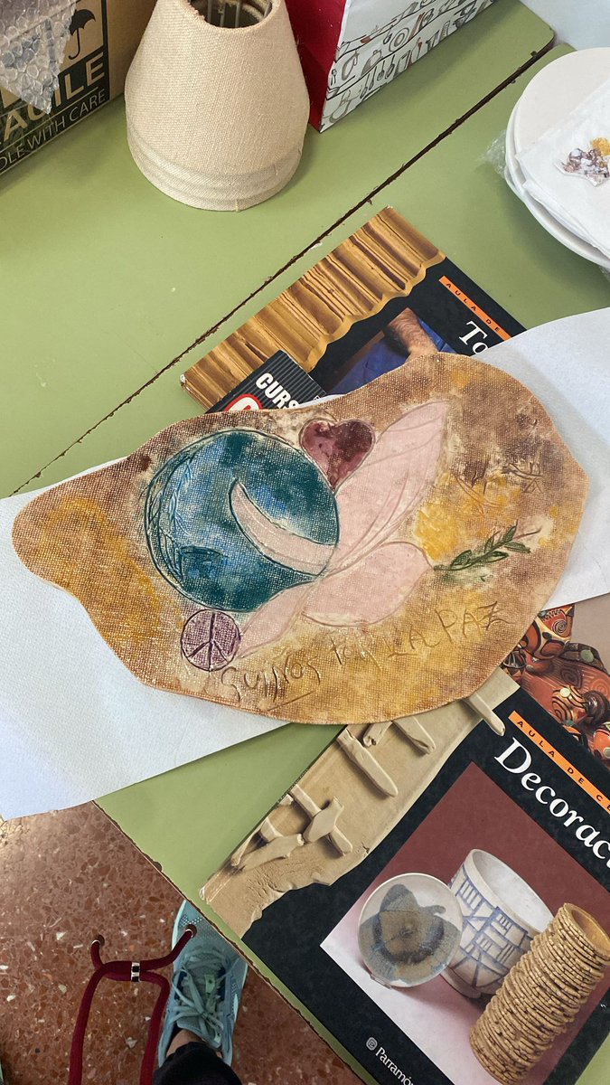 CPEEEJeanPiaget's tweet photo. #tallerdecerámica
alumnado de #PFTVAL
piezas obsequio para #ProyectoIntercentros #GUIÑOSPORLAPAZ 🕊️
#actividadesmolonas
#Veodiversidad
#centrosmolones
#centrosqueenamoran
🫂🫂🫂🫂🫂
@MariaJoseBaza
@MC_CastilloMena
@EASDValDelOmar https://t.co/GWPKtqW9t5