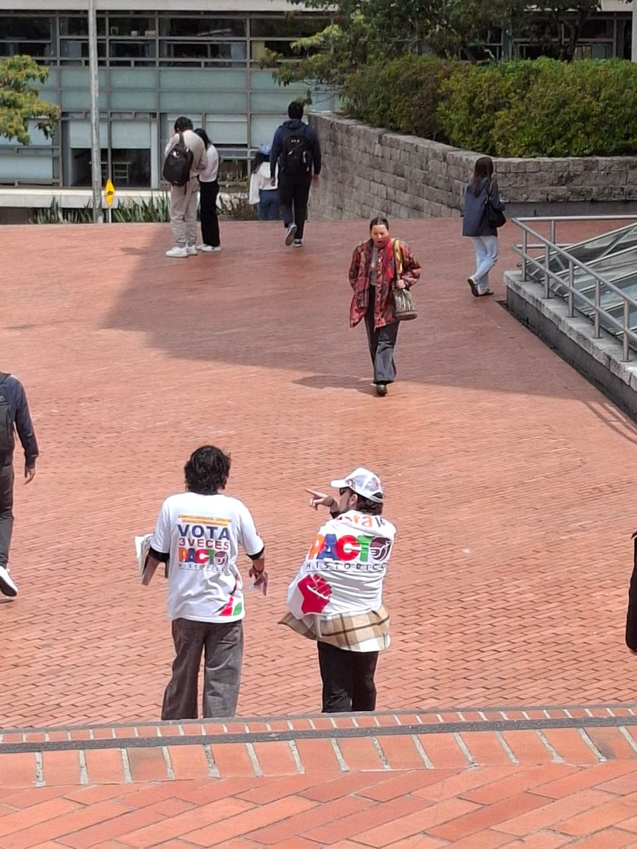 totorangelm's tweet image. Desde cuando @Uniandes deja hacer ese tipo de proselitismo político DENTRO de la universidad?