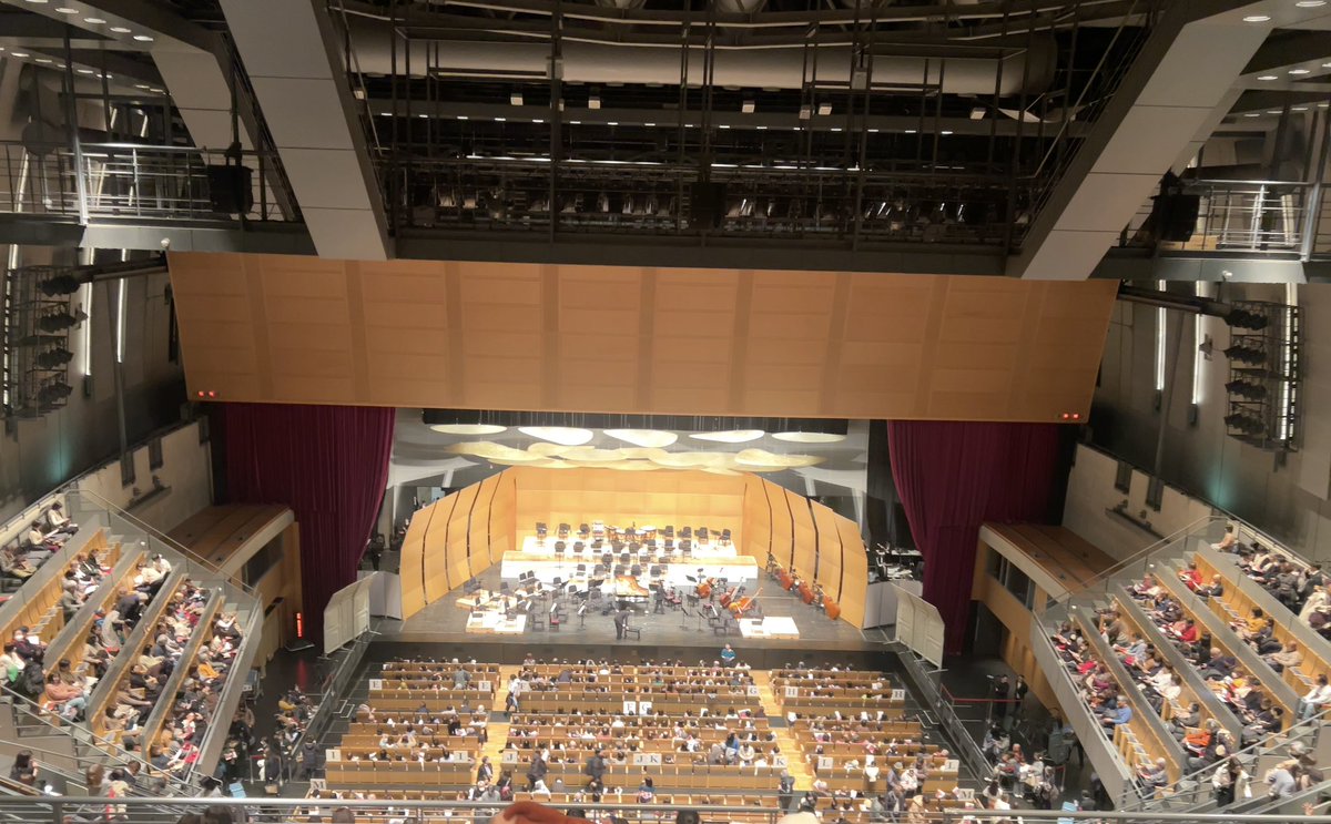 art_siegfried's tweet photo. 反田恭平  ジャパン・ナショナル・オーケストラ
奈良100年会館

体育館並みの超デッドな響きの中で、否応なく浮かび上がるオケの地力。そして、反田恭平の指揮者としての可能性を強く印象づけられた、記憶に刻むべき演奏会。来週の溜池での熱狂が目に浮かぶ。 https://t.co/JfFVkYilEN