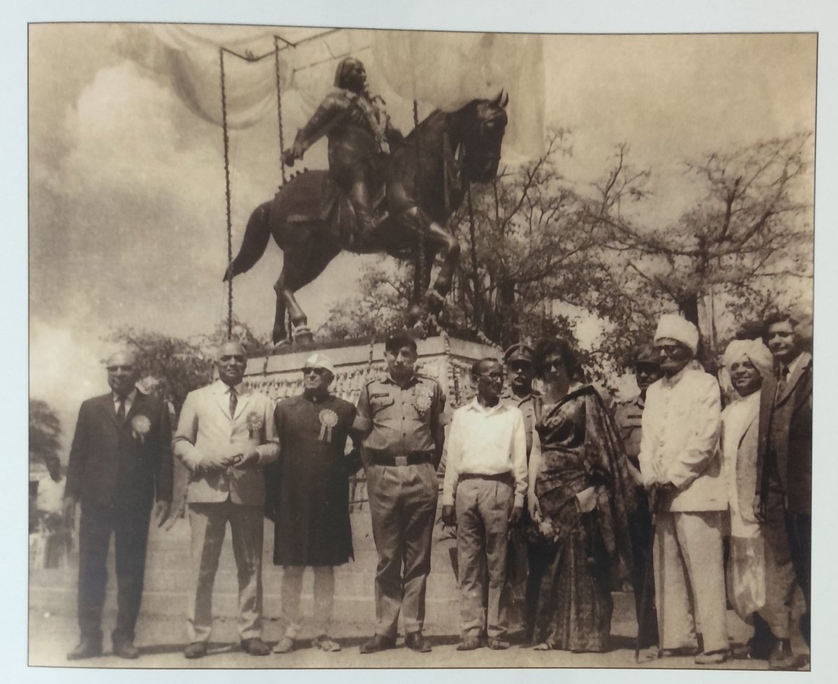 MarathaEpoch's tweet photo. Sam Bahadur unveiling the statue of Mogalmardini Ch. Tarabai Rajaram Bhonsle.
(22 February 1972, Kolhapur) https://t.co/R5hdUbjo48