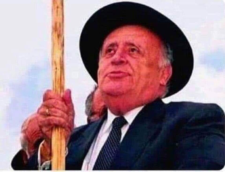 “Türkeş türk çocuğu,
    Ecevit halk çocuğu 
 Erbakan müslüman çocuğu”da.
Biz;..O..Çocuğumuyuz diyeli..
     49. Sene oldu..