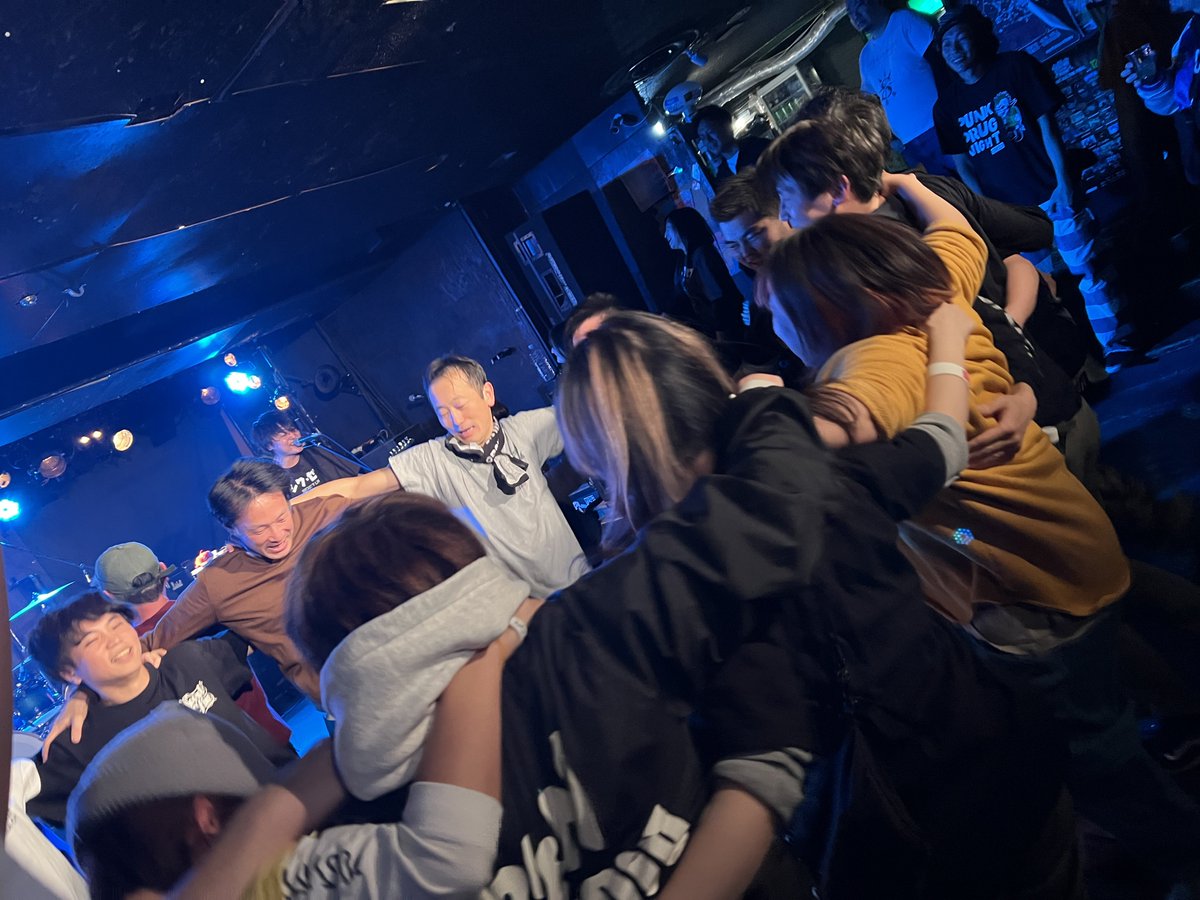 いやーホント楽しかった！！
今日みんな元気だったしFLYやってくれたら暴れたかった！！
そしてタオルACBに忘れた。。。
明日か明後日取りに行こうと思ったらどっちも良いイベントあって、でも左足様子おかしくてライブ見れない😱
けどACB行かねば

THE SKIPPERS
SECRET 7 LINE
AGE OF KID
新宿ACB