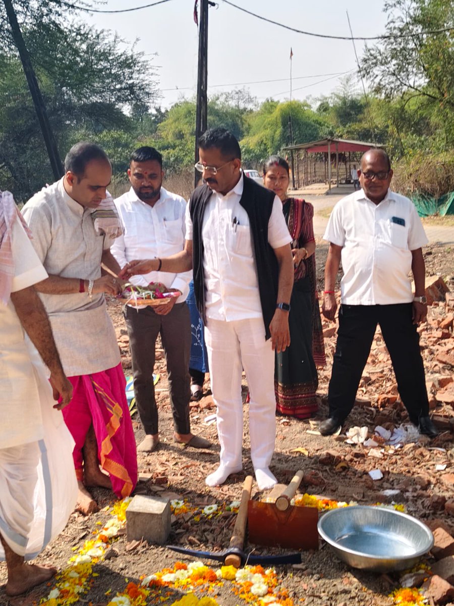 #ગુજરાત રાજ્યની ૨૬૬૬ ગ્રામ પંચાયતોના ઈ-ખાતમુહૂર્ત અને ૧૧૪ ગામોમાં ગ્રામોત્થાન યોજનાના અન્વયે ગ્રામ પંચાયત રાતા નુ મકાન મંજુર થતાં ગ્રા.પં.નું ખાતમુહૂર્ત માન.<a href="/jitubhaiMLA/">Jitubhai Chaudhari</a> સાહેબના હસ્તે કરવામાં આવ્યું <a href="/DdoValsad/">DDO Valsad</a> <a href="/dyddo_valsad/">DY DDO VALSAD</a> <a href="/InfoValsadGoG/">Info Valsad GoG</a> <a href="/TcmValsad/">વલસાડ જિલ્લા તલાટી કમ મંત્રી મંડળ</a> <a href="/TdoKaparada/">Sandip Gayakwad</a> <a href="/CMOGuj/">CMO Gujarat</a>