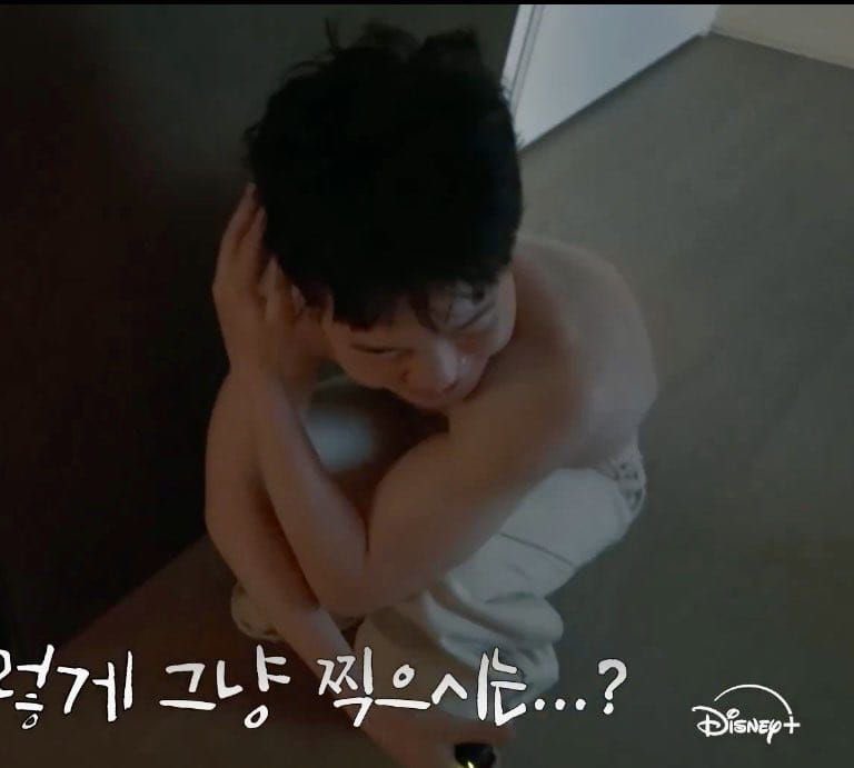 agustdaaddy's tweet image. army mx estamos pasando puras vergüenzas. primero con los pendejos de ticketmaster, ocesa y revendedores, después con la naca de la presidenta y demás políticos colgados, y ahora con los imbeciles que pensaron que era buena idea hacer black ocean como “fan project”. ya suéltenos