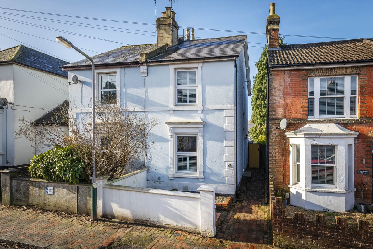 NEW LISTING IN TUNBRIDGE WELLS! GUIDE PRICE £450k: Pretty period 2-bedroom house in sought after location
flyingfishproperties.co.uk/property-for-s…
.
.
.
#tunbridgewells #tonbridge #bidborough #southborough #southboroughcommon