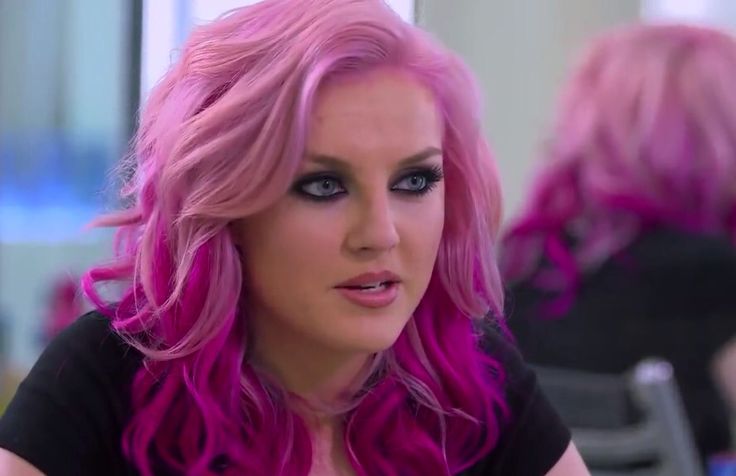 perriesjpg's tweet image. smokey eyes, cool outfits, colour hair, pretty and talented singer... oh we all wanted to be perrie