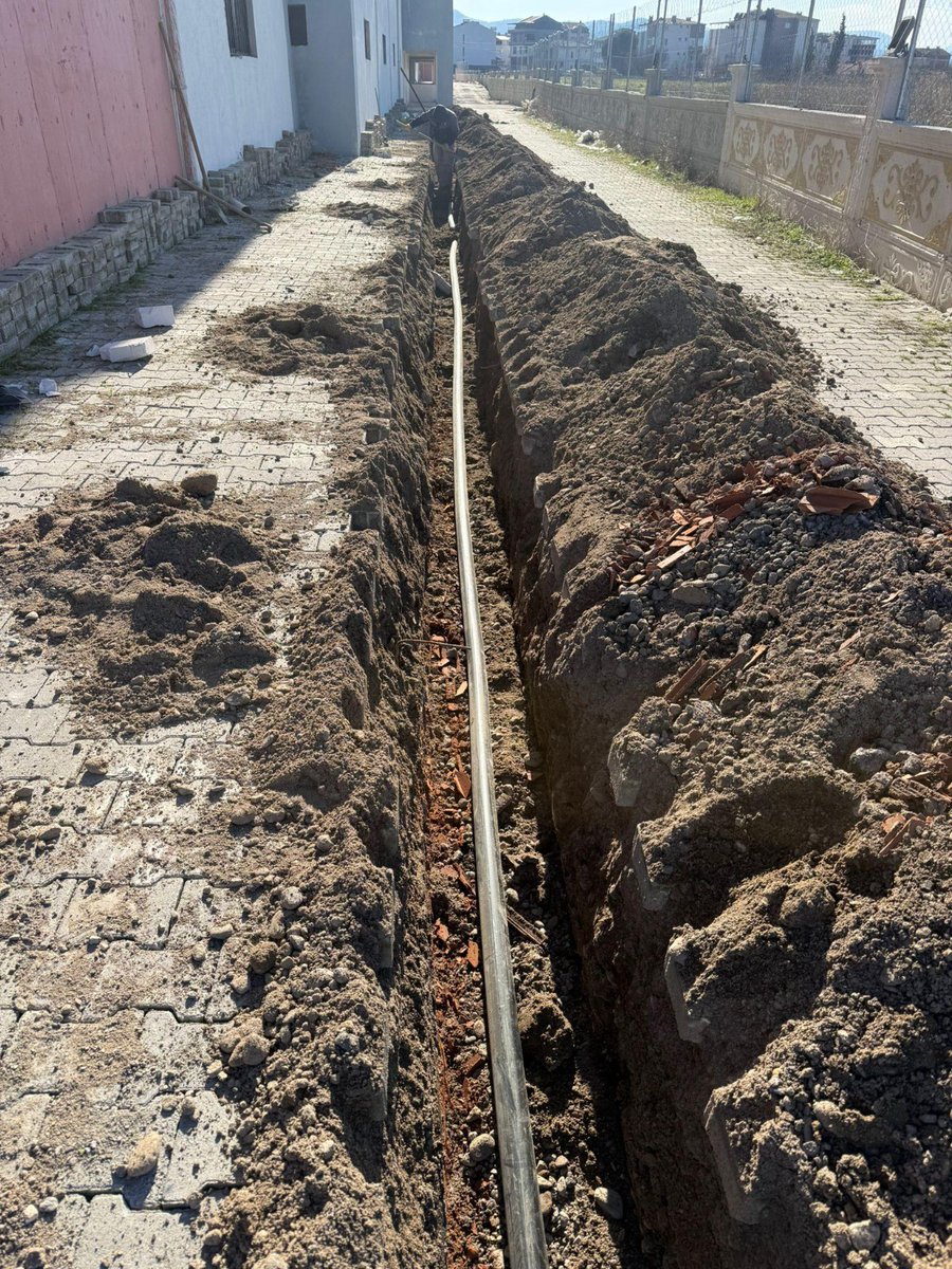baskiimudurlugu's tweet photo. Temiz suya erişimi güvence altına almak ve altyapıyı güçlendirmek adına çalışmalarımız hız kesmeden devam ediyor.👷🏼♂️🛠️
📍Bigadiç
Abacı mahallesi içme suyu dağıtım hattı imalat çalışmalarını tamamladık.✅ #baski #su #water https://t.co/JPbfv1MvlI
