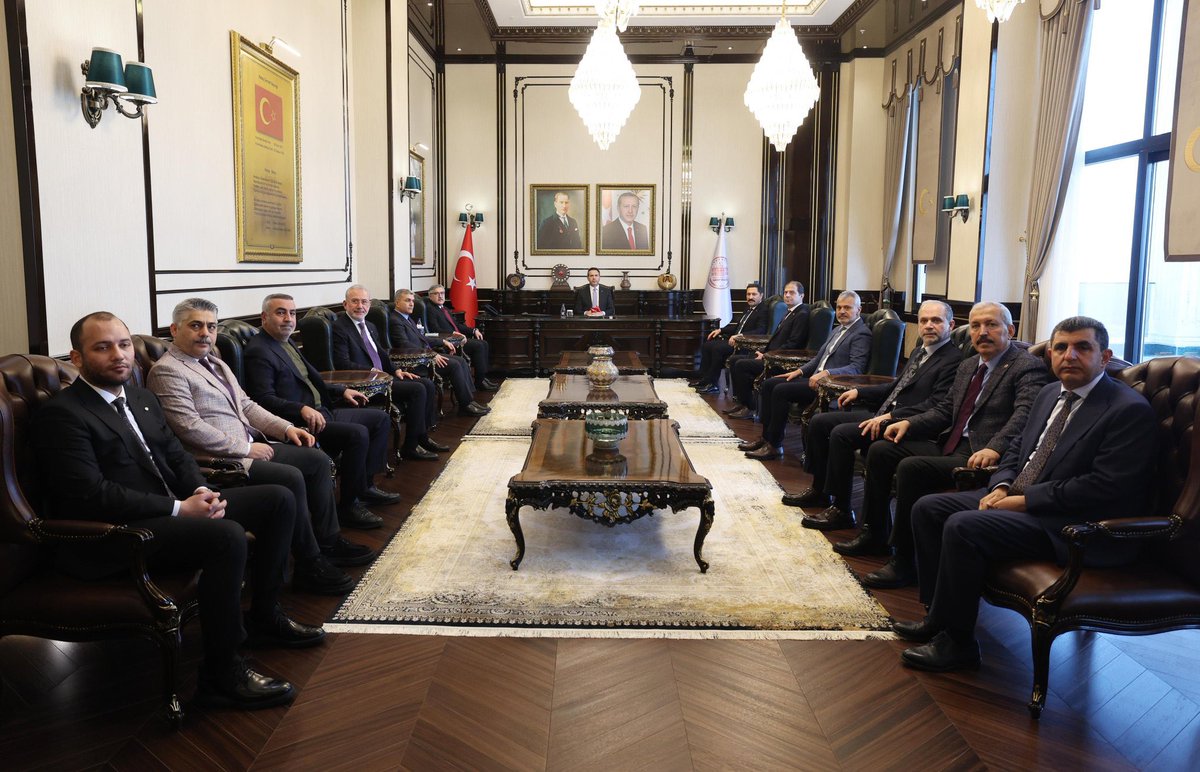 DMustafaErdogan's tweet photo. Enerji ve Tabii Kaynaklar Bakanımız Sn. Alparslan BAYRAKTAR,Genel Başkan Yardımcımız,Cumhur İttifakı Milletvekillerimiz,Büyükşehir Belediye Başkanımız ve MHP İl Başkanımız ile birlikte
Hatay Valimiz Sn.Mustafa MASATLI’yı ziyaret ederek,yeniden ihya ve inşa sürecini değerlendirdik https://t.co/vJNJDmzzXB