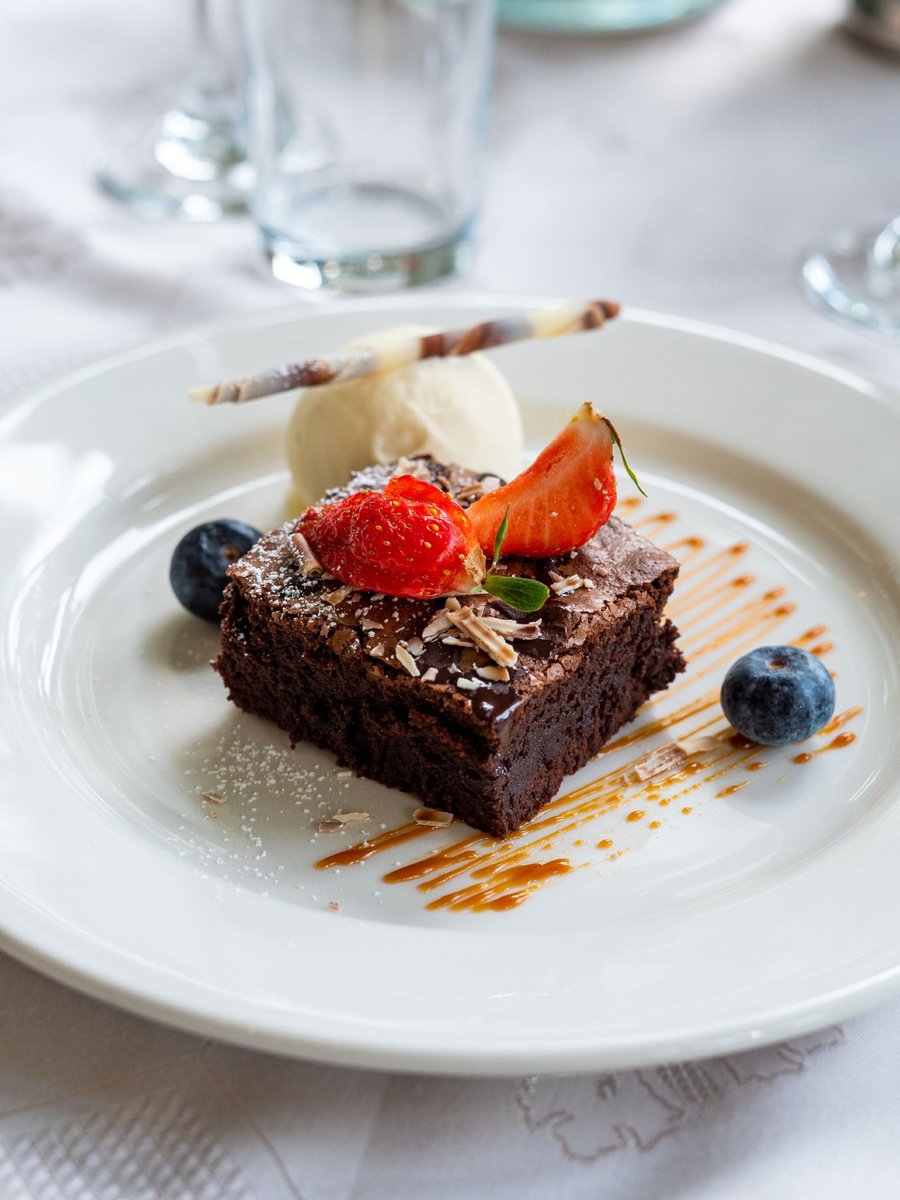 SeaviewHouseSpa's tweet photo. This Valentine’s Day, treat someone special to a Seaview House Hotel experience 💕

Relax in the Spa &amp; Bath House, enjoy our award-winning restaurant &amp; unwind together in the comfort of our rooms.

Shop now at https://t.co/YrisdjAX1N https://t.co/ydqwa9jS58