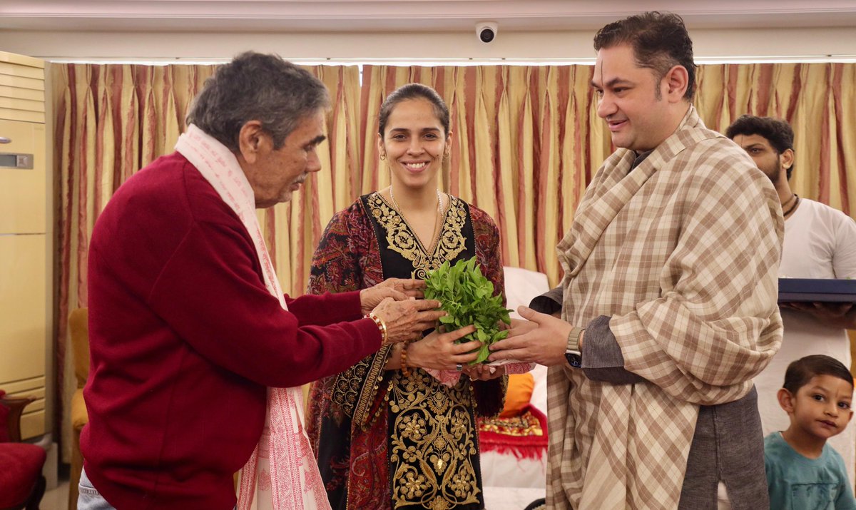 Saina Nehwal ji meets Maharaj shri and gurumaa

a beautiful meeting of sports and spirituality.
They spoke about how, in spiritual practice, there comes a moment when you rise above everything and in badminton too, there is that one instant while striking the shuttle when nothing