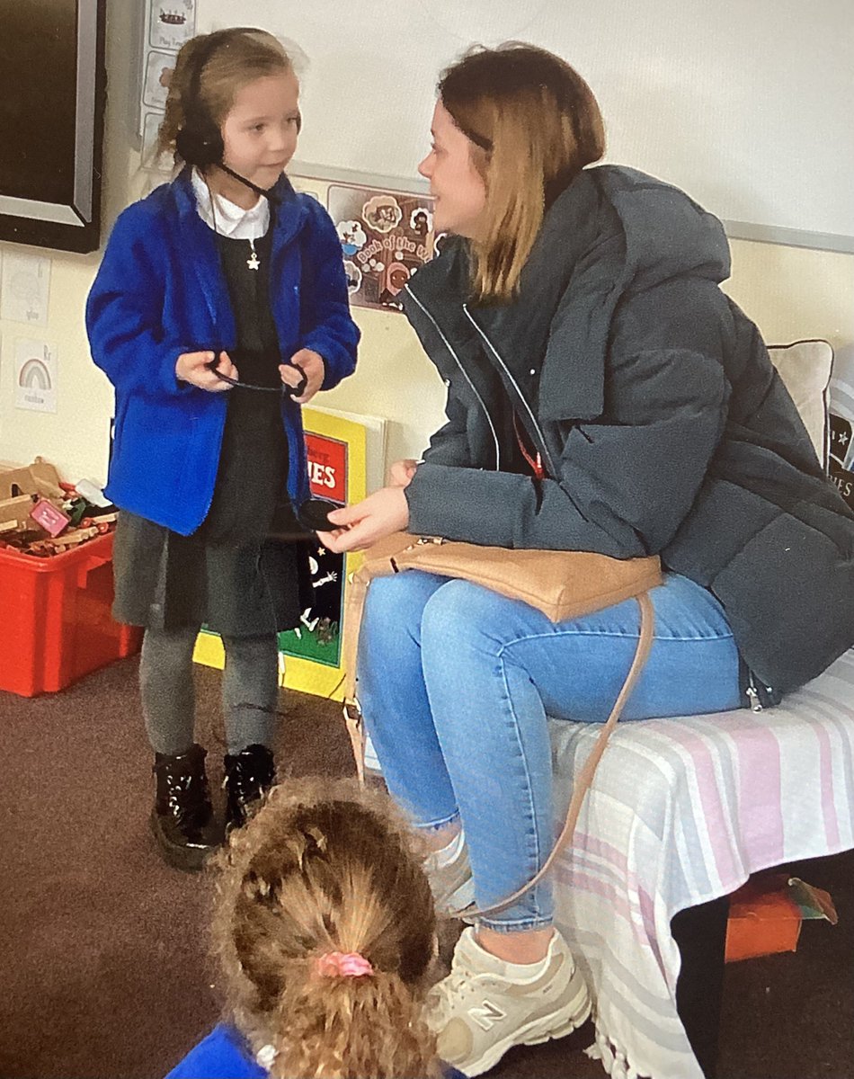 Kingfishers_RPI's tweet photo. Kingfishers and Puffins have been learning about different people in the community that work at night. We were very lucky to have another visitor today to speak about her job. Can you remember what she does? What equipment does she use? @RaundsPark https://t.co/K4iAYHVhFp