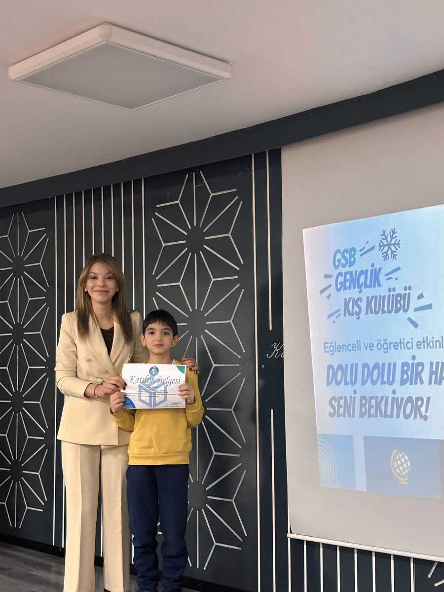 🇹🇷GSB Gençlik Kış Kulübü’nde
gençlerimizle birlikte
vatan sevgisini, birlik ruhunu
ve bayrağımıza duyduğumuz saygıyı
gururla yaşatıyoruz.
Çünkü bu bayrak,
hepimizin ortak değeri.
 
#gsbgm #gm #kayserigm