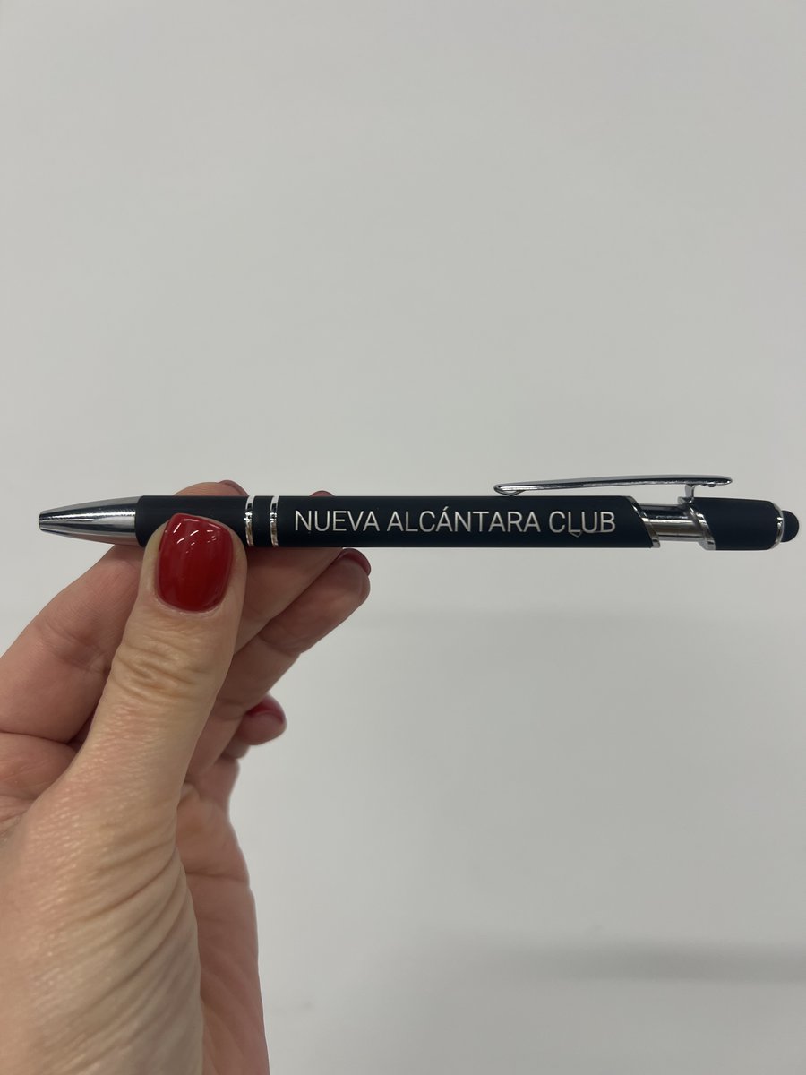 uvimark's tweet photo. https://t.co/MmZSDxANT0
¿Buscas un regalo promocional que funcione? 📷
Los bolígrafos personalizados son económicos, útiles y perfectos para que tu marca viaje a todas partes 📷
📷 Escríbenos y personaliza el tuyo

#Hashtags
#Publicidad #Merchandising #BolígrafosConLogo #RegalosDeEmpresa #Marketing #Promocionales #Marca