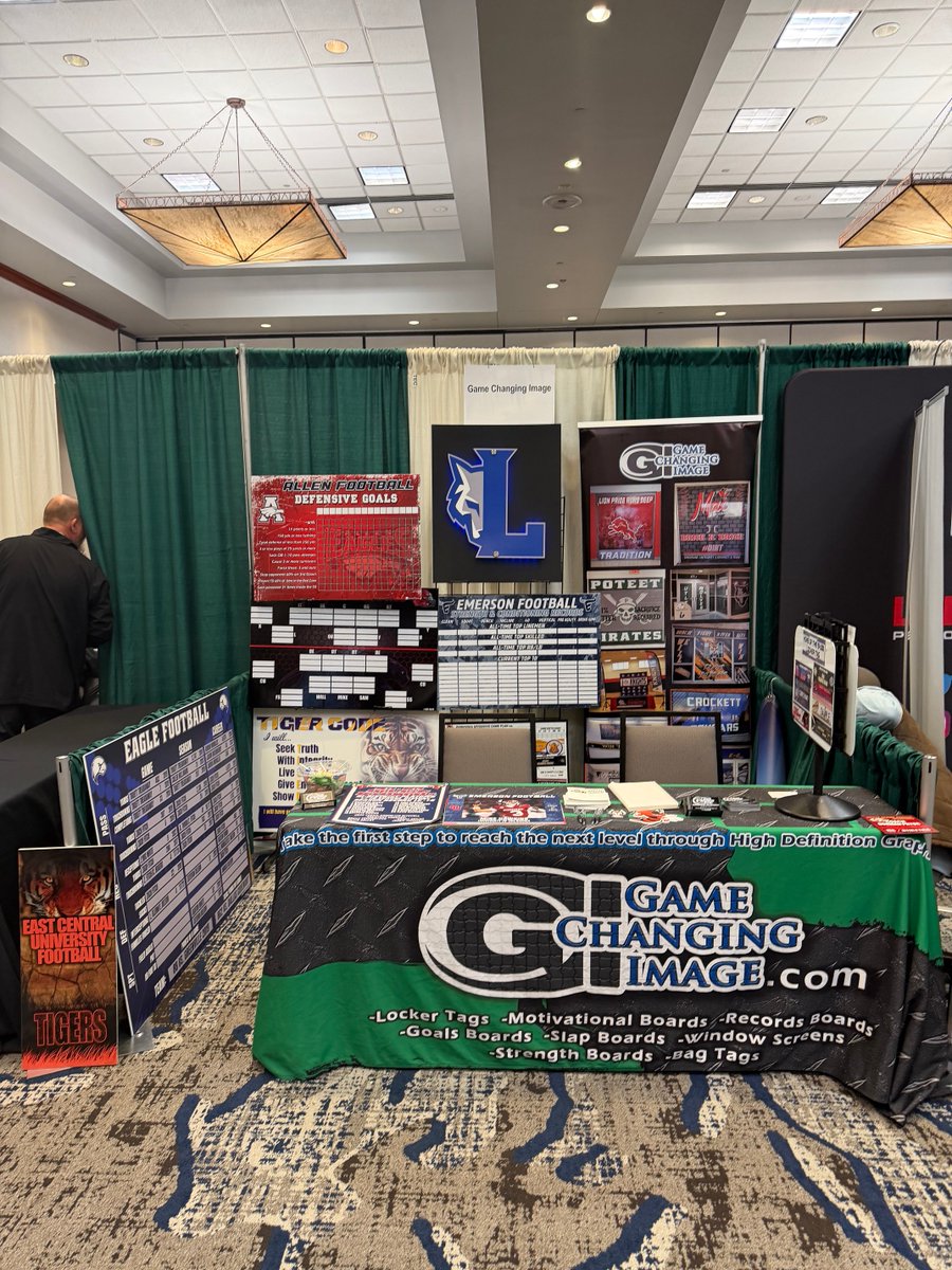 coachp58's tweet photo. Texas and Oklahoma coaching friends drop by and see ⁦@GC_Image⁩ at the DFW clinic. ⁦@CoachCrawson⁩ and @coachp58 are set up and ready to serve! https://t.co/BUL6jdprgx
