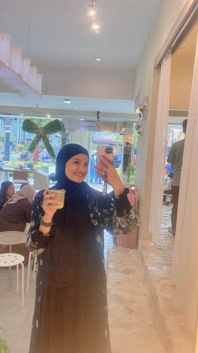 aierosel's tweet photo. Matcha apaan. Rasa rumput https://t.co/bXtx3T8CMG