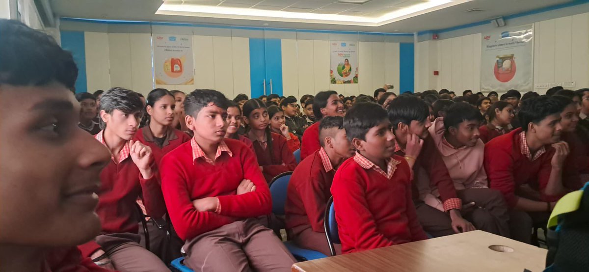MunirkaSchool's tweet photo. Under the NEEEV Project, students visited the Mother Dairy plant to understand the process of milk collection, processing, packaging, and quality control. The visit helped students gain practical knowledge about the dairy industry and food safety standards. https://t.co/wyx8jlw0md