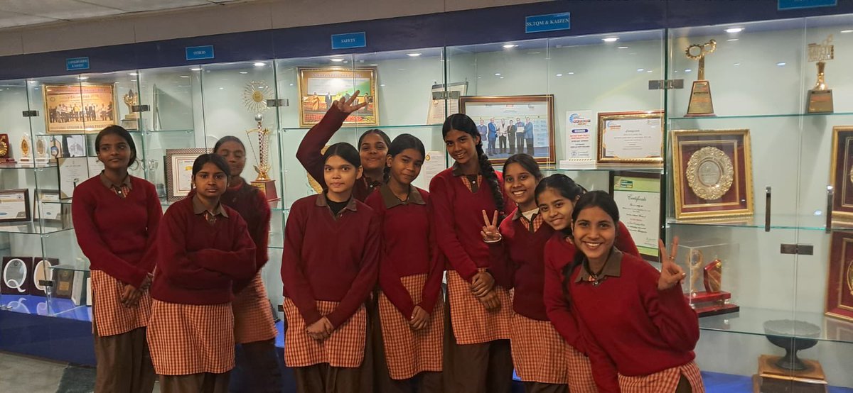 MunirkaSchool's tweet photo. Under the NEEEV Project, students visited the Mother Dairy plant to understand the process of milk collection, processing, packaging, and quality control. The visit helped students gain practical knowledge about the dairy industry and food safety standards. https://t.co/wyx8jlw0md