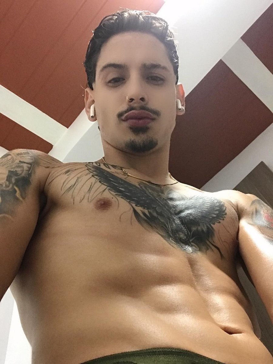 ConlanJuan's tweet photo. #viral #Colombianos #colombia #medellin #Parati  🔥🔥🔥 https://t.co/o52Yd2B84S