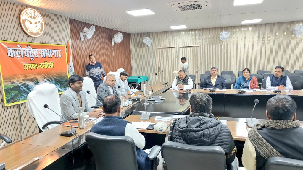 dmchandauli's tweet photo. संयुक्त सचिव,युवा कार्य एवं खेल मंत्रालय भारत सरकार वाराणसी मण्डल हेतु नामित विशेष रोल प्रेक्षक महोदय श्री कुणाल(IAS)द्वारा चंदौली जिले के निर्वाचक नामावली के विशेष संक्षिप्त पुनरीक्षण कार्यक्रम के संबंध में राजनैतिक दलों एवं सम्बन्धित अधिकारी के साथ बैठक कर आवश्यक निर्देश दिए। https://t.co/S8VWGcsIyk