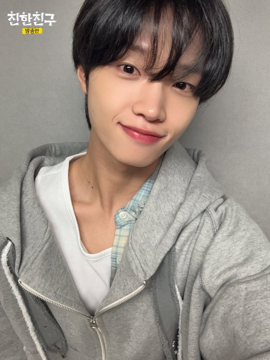 🏫친친방🏫

#친한친구방송반
#손동표 #sondongpyo <a href="/sondongpyo_dsp/">손동표(SON DONG PYO) OFFICIAL</a>

빙어낚시로 낭만가득 채우고 온 
오늘의 낭만 뽀이 동표🩵