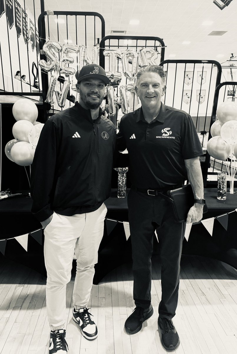 Angus_McClure's tweet image. #Aye Always great seeing former players from UCLA thriving as coaches. Big things ahead at Bishop Alemany with @Dkeyes2
