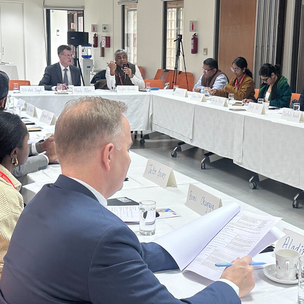 SociallyBlog tweet media