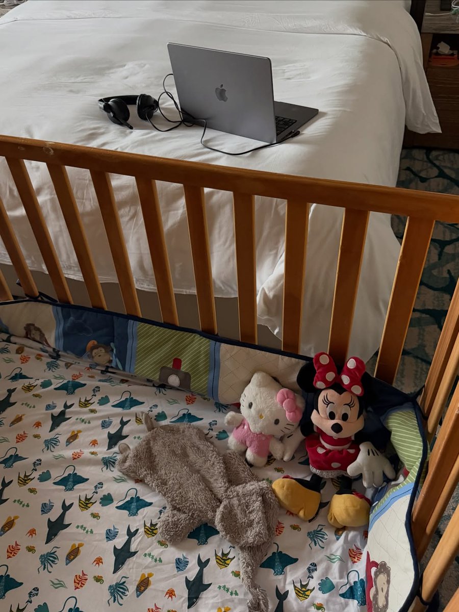 AmelieLens's tweet photo. A few years ago I never imagined I could have this career and be a mother at the same time. I thought I’d have to choose.

Recently in Dubai, I played an amazing show and came back to my babygirl and my husband asleep. Grateful beyond words 🥹💗 https://t.co/tpgu67GPOM