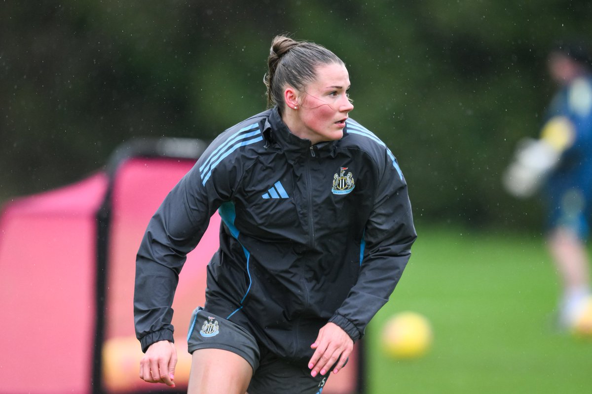NUFCWomen's tweet photo. Training ahead of our Tractor Girls test... 🏃‍♀️ https://t.co/ptwIdVpaFf