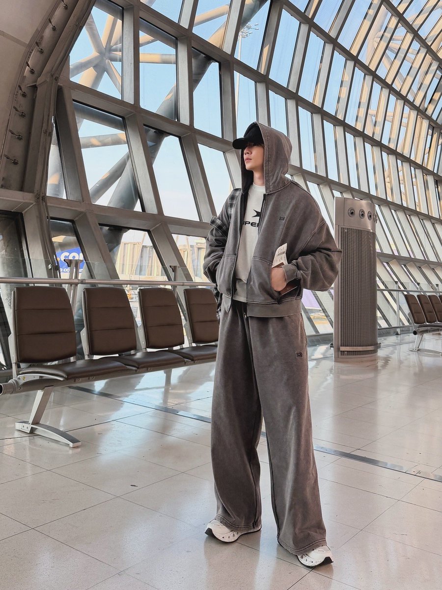 zee_pruk's tweet photo. Airport look @ssupersun #ZeePruk https://t.co/CjxS5eEMBS