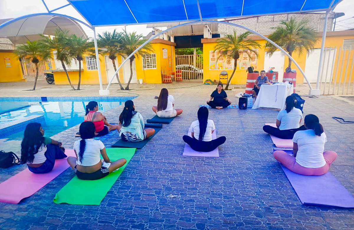 DPS_LosRios's tweet photo. 🤰Gestantes reciben acompañamiento integral en Daule

Obstetras👩‍⚕️del Centro de Salud Urbano Daule desarrolló la sexta sesión de educación prenatal, dirigida al Club de Embarazadas. https://t.co/z0BCFOj8zz